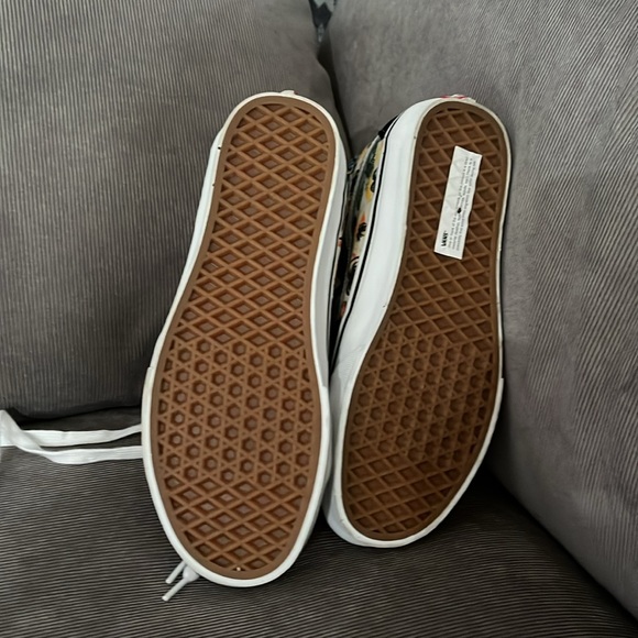 Vans. Brand new - Picture 4 of 7